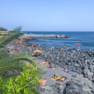 https://la-casa-di-iside-a-mare.taorminaitalyhotels.com